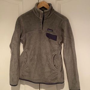 Patagonia fleece in grey with navy trim!